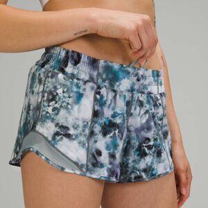 Lululemon Hotty Hot Low Rise Short 2.5" Kaleidofloral Multi / Blue Cast Size 2